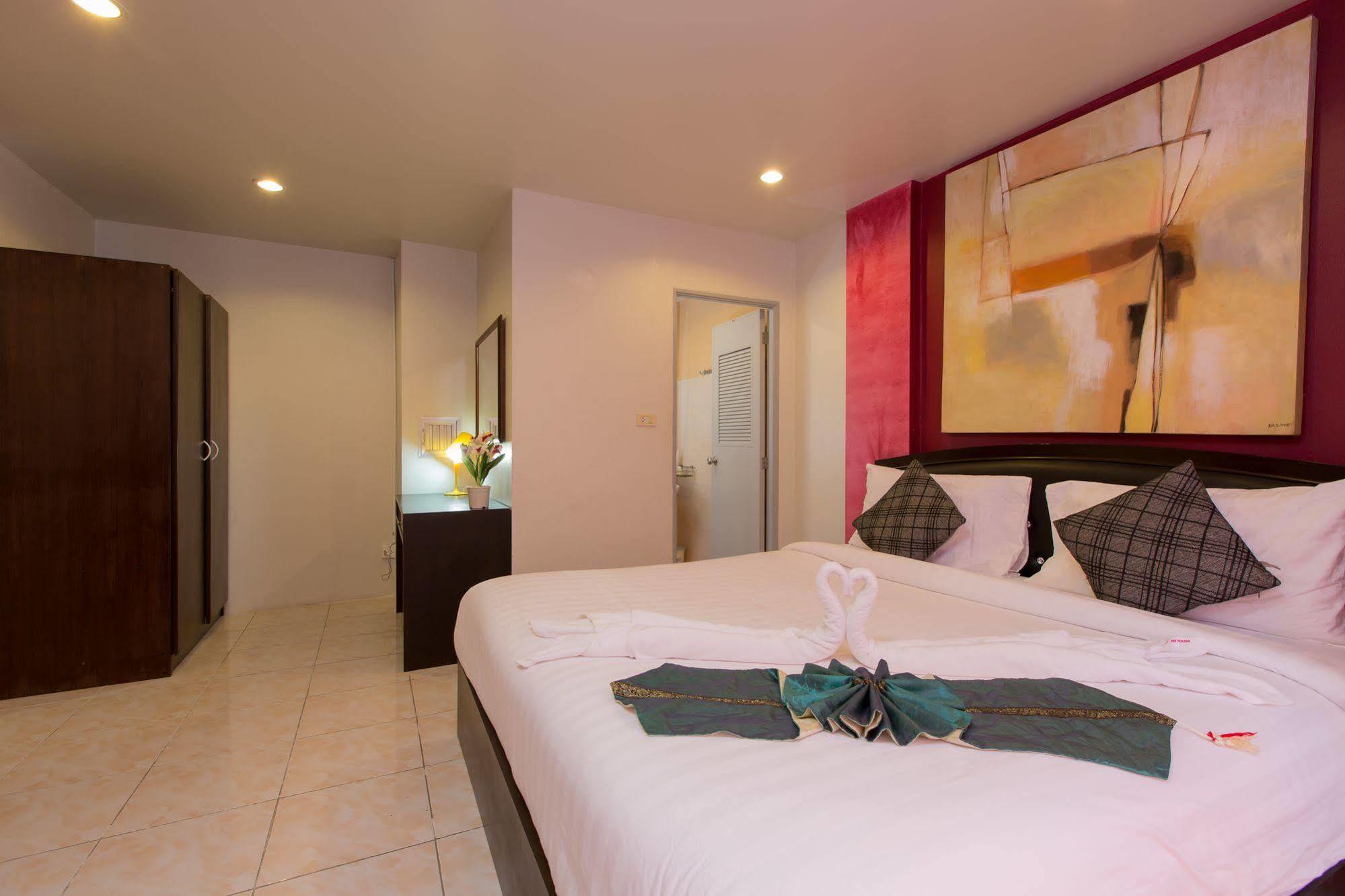 Hotel Cool Sea House Patong Exterior foto
