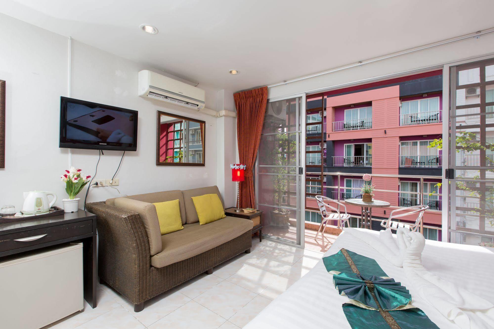 Hotel Cool Sea House Patong Exterior foto