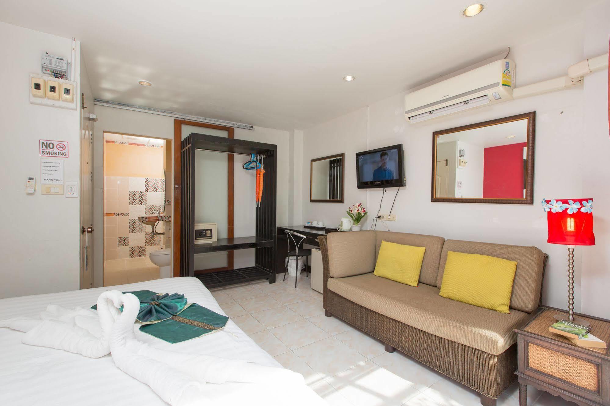 Hotel Cool Sea House Patong Exterior foto