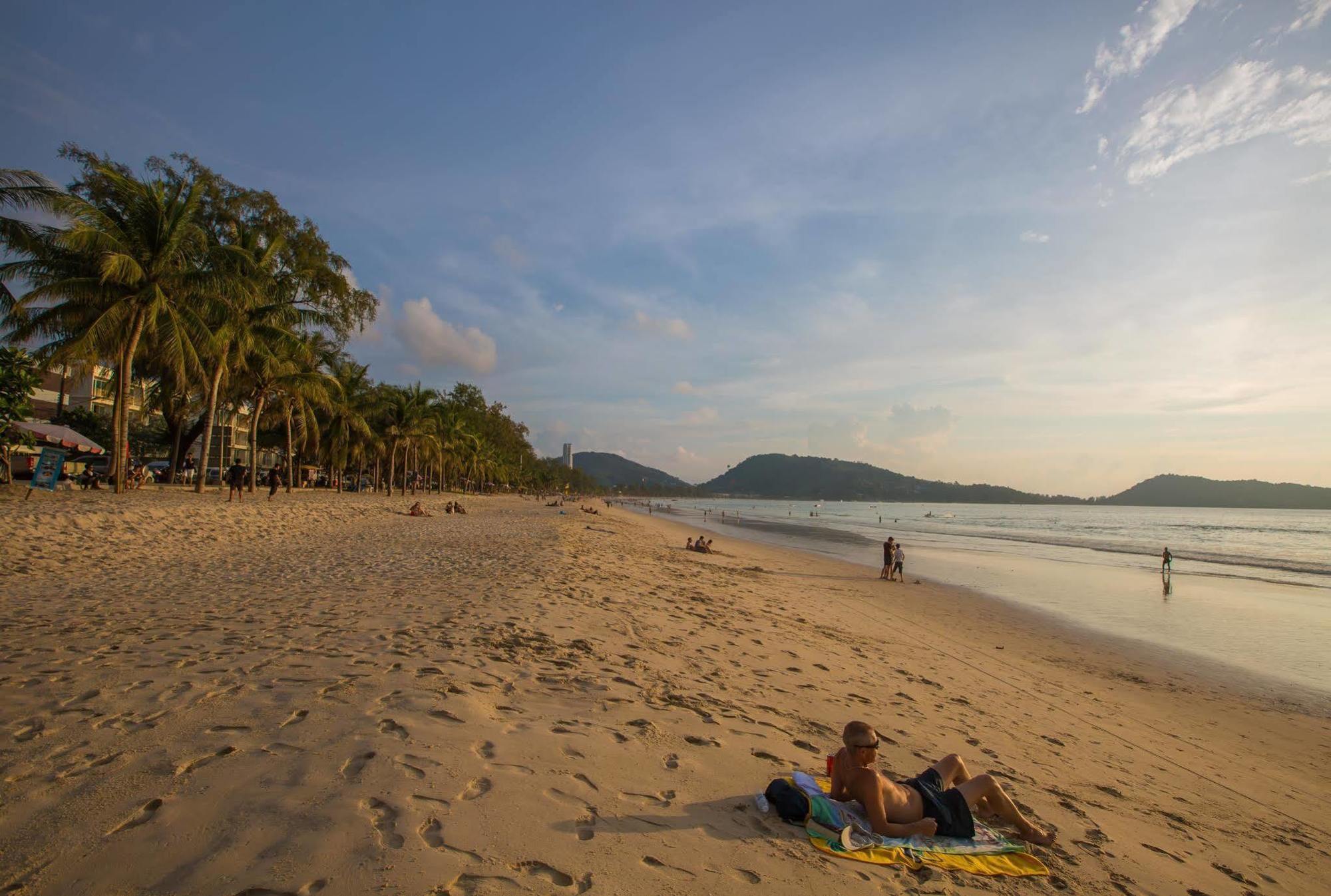 Hotel Cool Sea House Patong Exterior foto